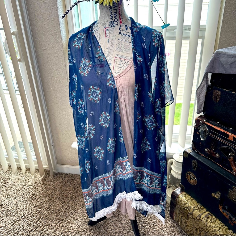 BEAUTIFUL NWOT BOHO Kimono. Blue w/ White Fringe. Feels Like Linen-ish. So Soft!